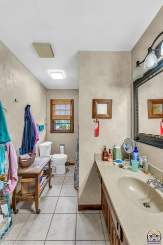 2715 SE Downing RD, Topeka, KS 66605