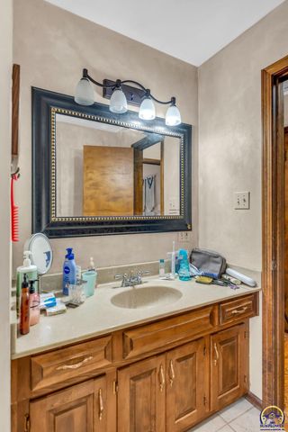 2715 SE Downing RD, Topeka, KS 66605