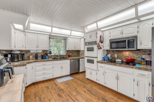 2715 SE Downing RD, Topeka, KS 66605