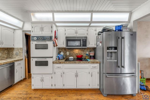 2715 SE Downing RD, Topeka, KS 66605