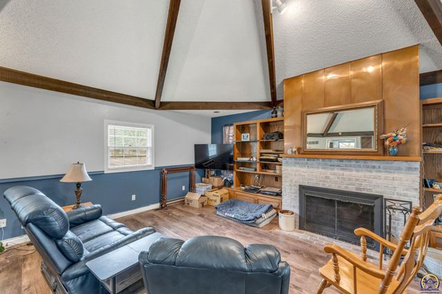 2715 SE Downing RD, Topeka, KS 66605