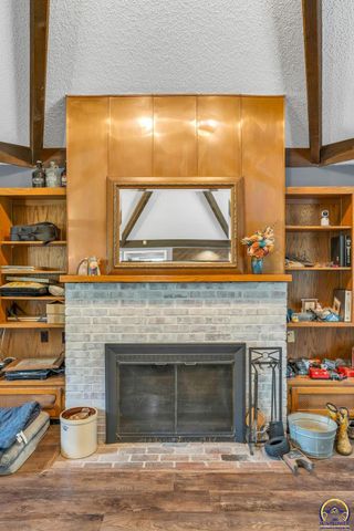 2715 SE Downing RD, Topeka, KS 66605