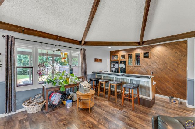 2715 SE Downing RD, Topeka, KS 66605