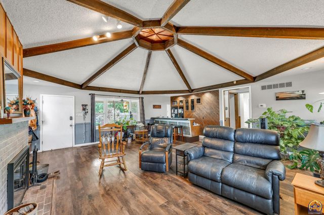 2715 SE Downing RD, Topeka, KS 66605