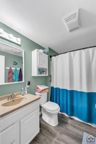 2715 SE Downing RD, Topeka, KS 66605