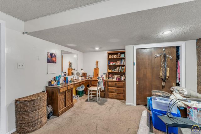 2715 SE Downing RD, Topeka, KS 66605
