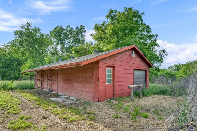 2715 SE Downing RD, Topeka, KS 66605