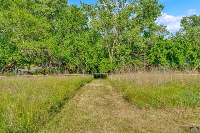 2715 SE Downing RD, Topeka, KS 66605