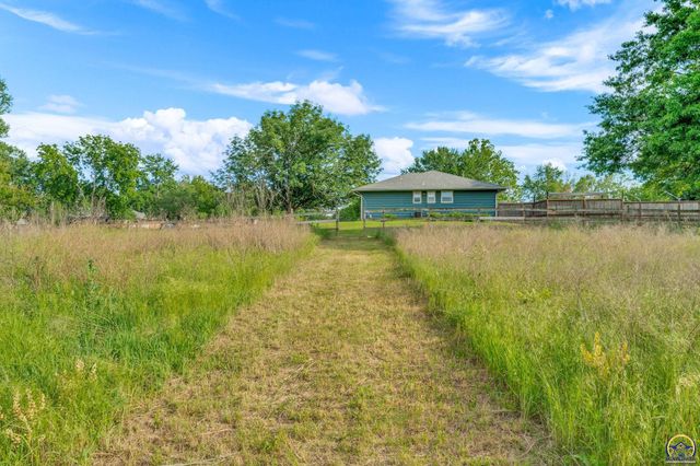 2715 SE Downing RD, Topeka, KS 66605