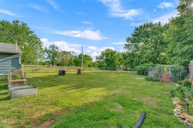 2715 SE Downing RD, Topeka, KS 66605