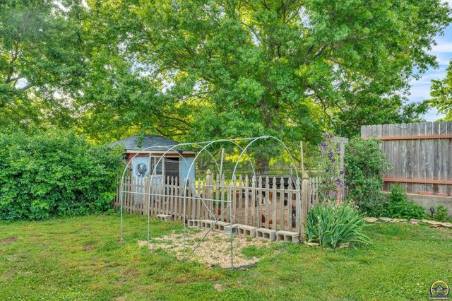 2715 SE Downing RD, Topeka, KS 66605