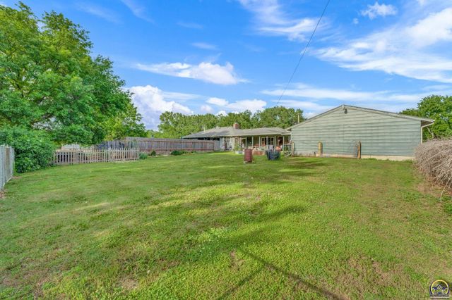 2715 SE Downing RD, Topeka, KS 66605