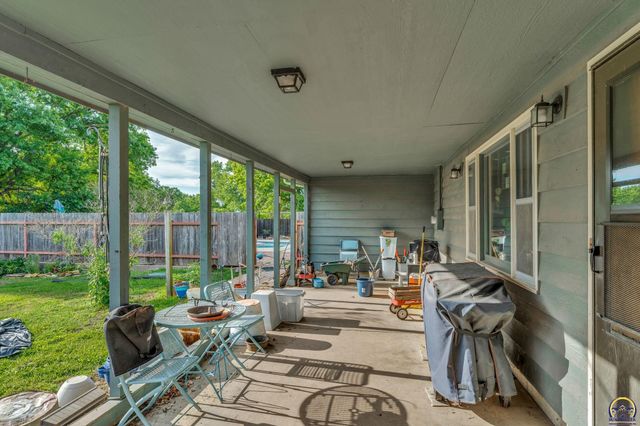 2715 SE Downing RD, Topeka, KS 66605