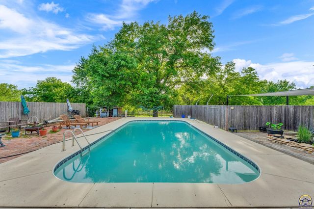 2715 SE Downing RD, Topeka, KS 66605