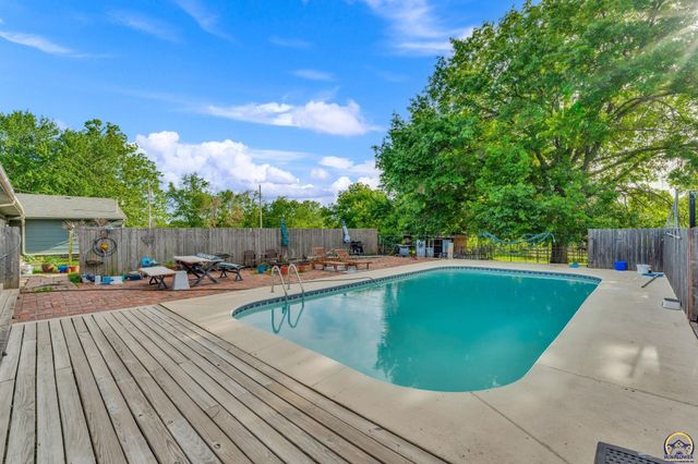 2715 SE Downing RD, Topeka, KS 66605
