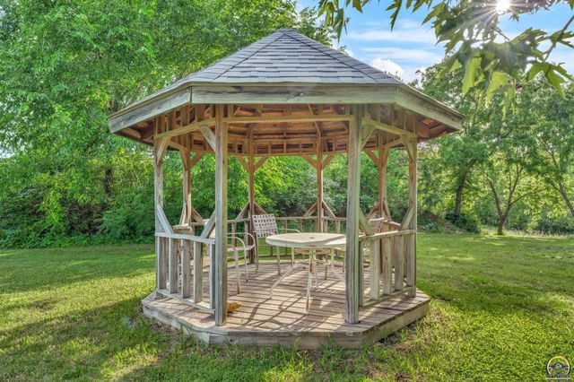 2715 SE Downing RD, Topeka, KS 66605