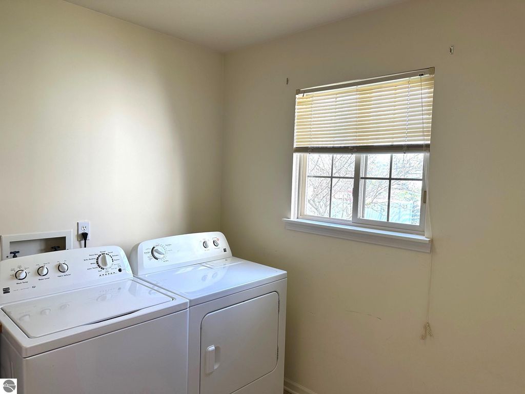 Image 12 of property listing at 1511 Eastpointe Drive, Mt Pleasant, MI 48858