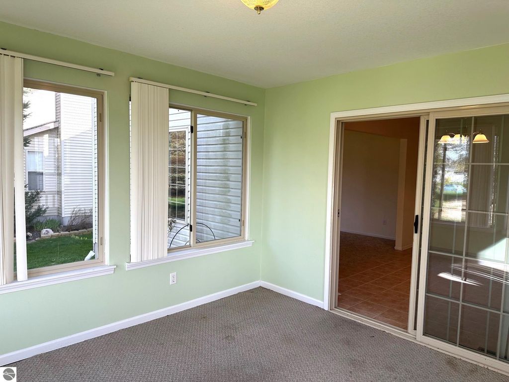 Image 16 of property listing at 1511 Eastpointe Drive, Mt Pleasant, MI 48858