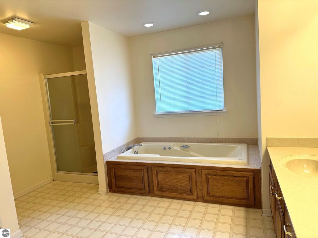 Image 17 of property listing at 1511 Eastpointe Drive, Mt Pleasant, MI 48858