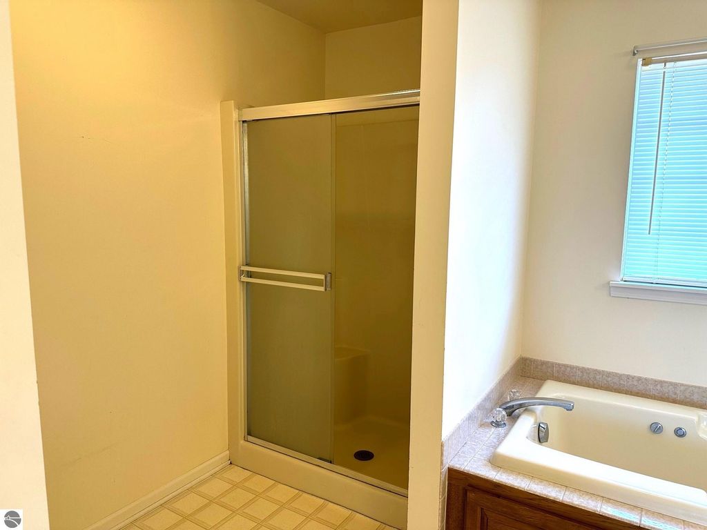 Image 19 of property listing at 1511 Eastpointe Drive, Mt Pleasant, MI 48858