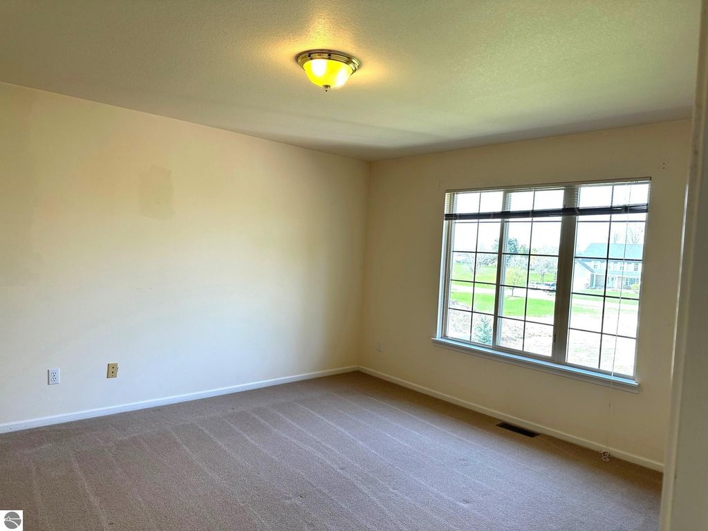 Image 22 of property listing at 1511 Eastpointe Drive, Mt Pleasant, MI 48858