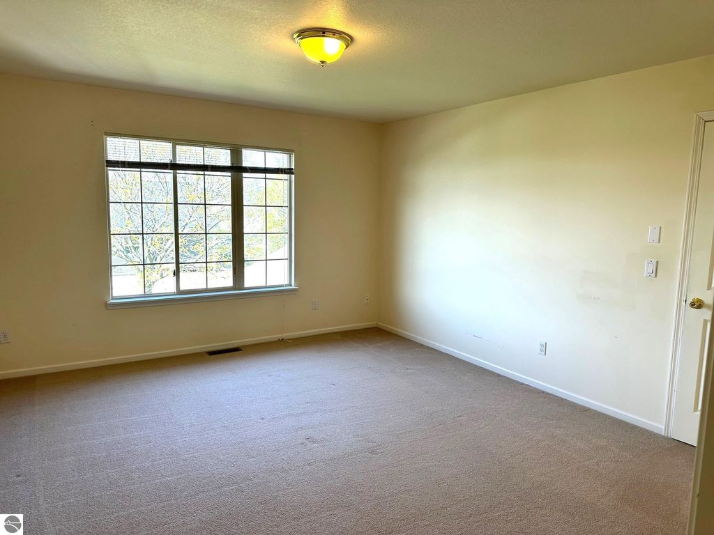 Image 23 of property listing at 1511 Eastpointe Drive, Mt Pleasant, MI 48858