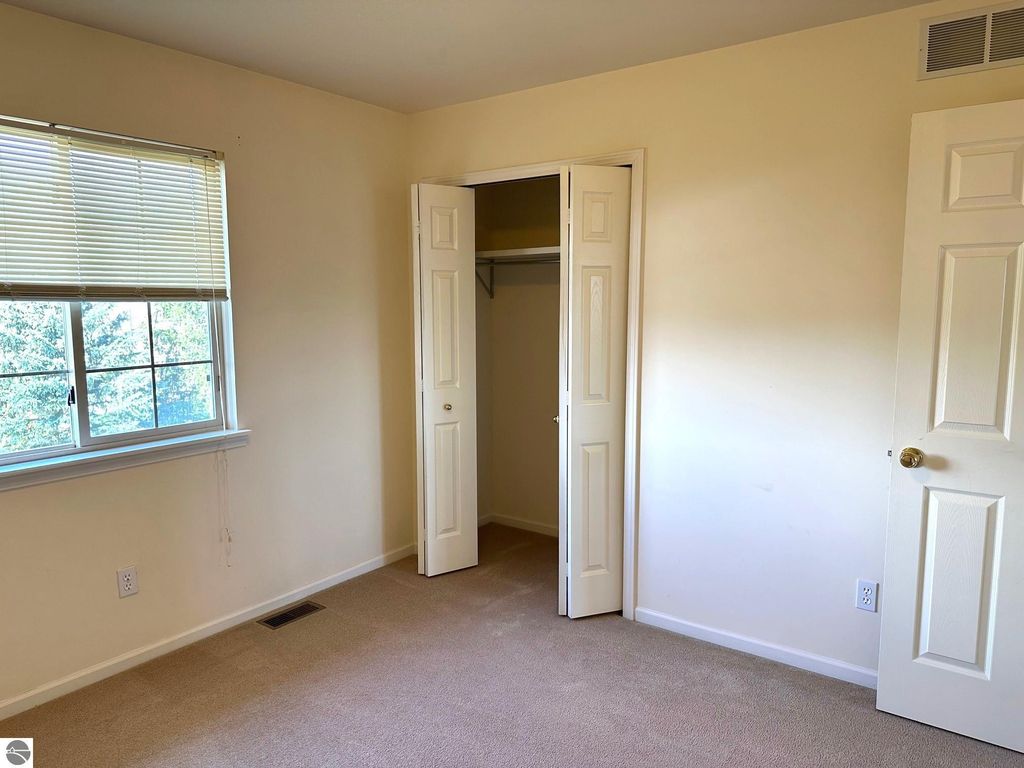 Image 27 of property listing at 1511 Eastpointe Drive, Mt Pleasant, MI 48858