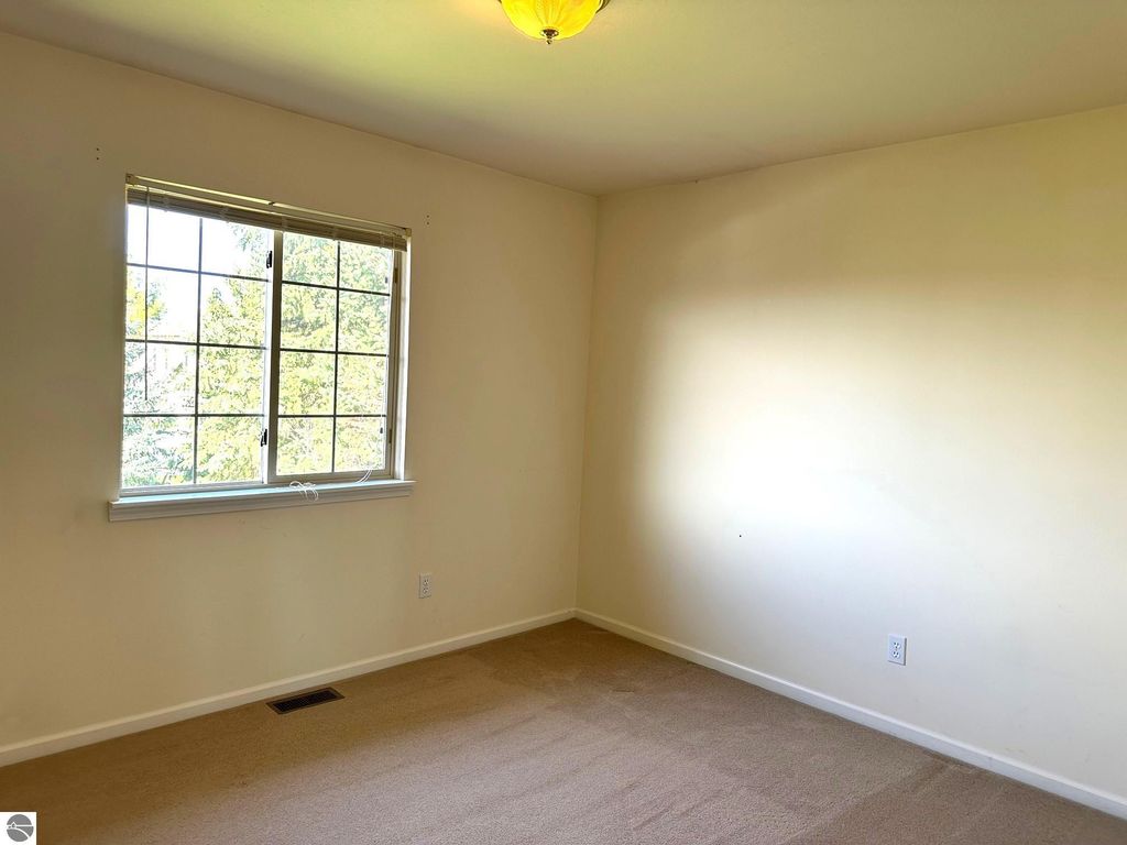 Image 29 of property listing at 1511 Eastpointe Drive, Mt Pleasant, MI 48858