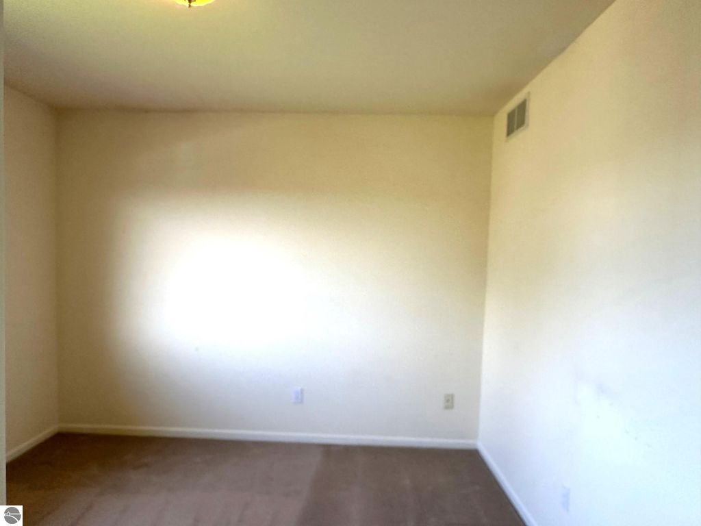 Image 30 of property listing at 1511 Eastpointe Drive, Mt Pleasant, MI 48858