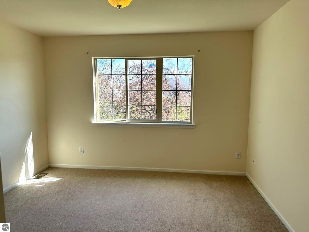 Image 35 of property listing at 1511 Eastpointe Drive, Mt Pleasant, MI 48858