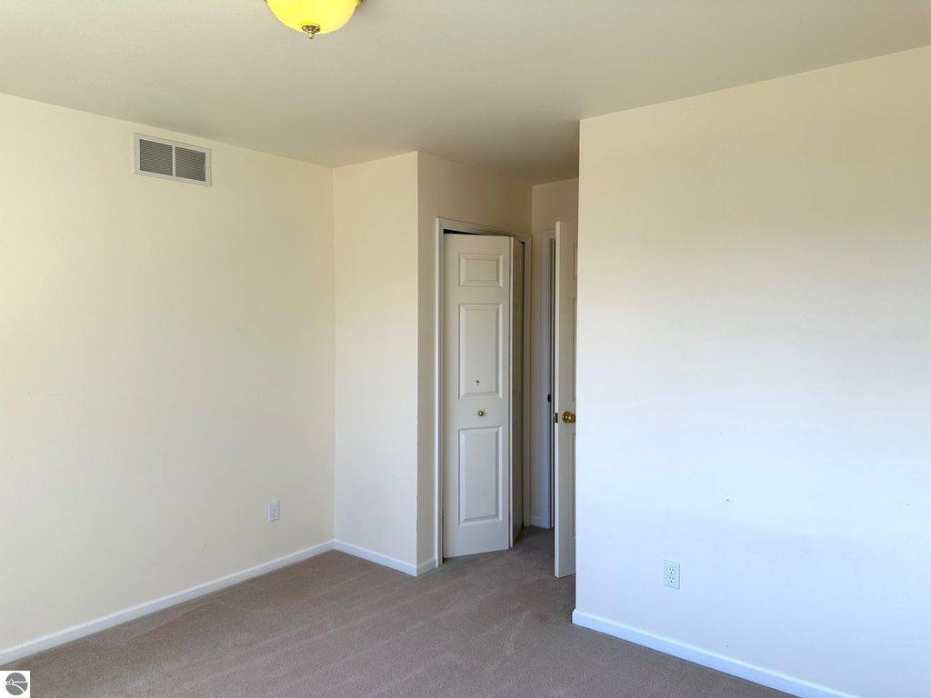 Image 36 of property listing at 1511 Eastpointe Drive, Mt Pleasant, MI 48858