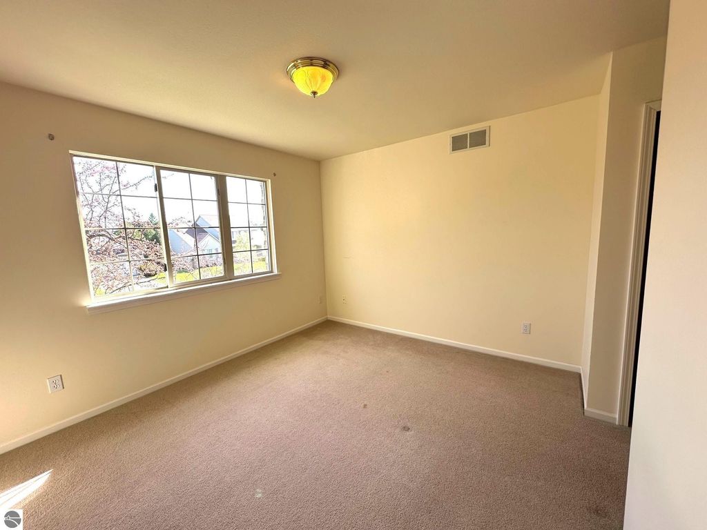 Image 38 of property listing at 1511 Eastpointe Drive, Mt Pleasant, MI 48858