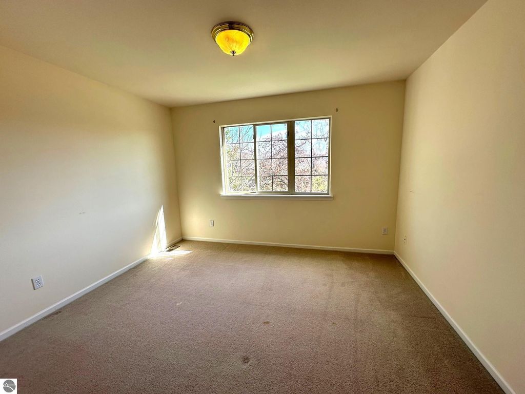 Image 39 of property listing at 1511 Eastpointe Drive, Mt Pleasant, MI 48858