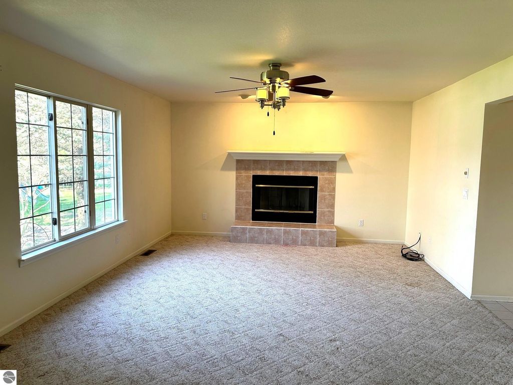 Image 4 of property listing at 1511 Eastpointe Drive, Mt Pleasant, MI 48858