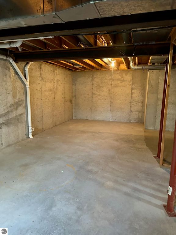 Image 43 of property listing at 1511 Eastpointe Drive, Mt Pleasant, MI 48858