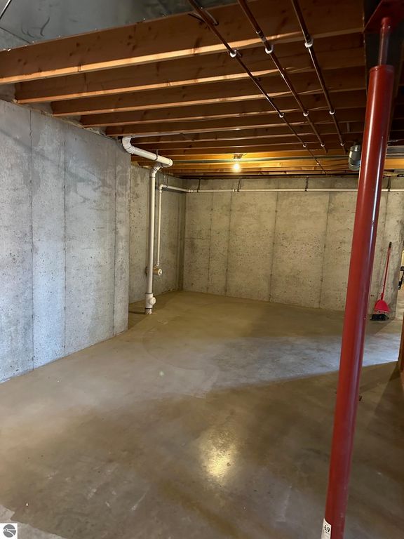 Image 44 of property listing at 1511 Eastpointe Drive, Mt Pleasant, MI 48858