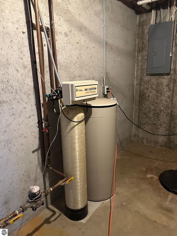 Image 48 of property listing at 1511 Eastpointe Drive, Mt Pleasant, MI 48858