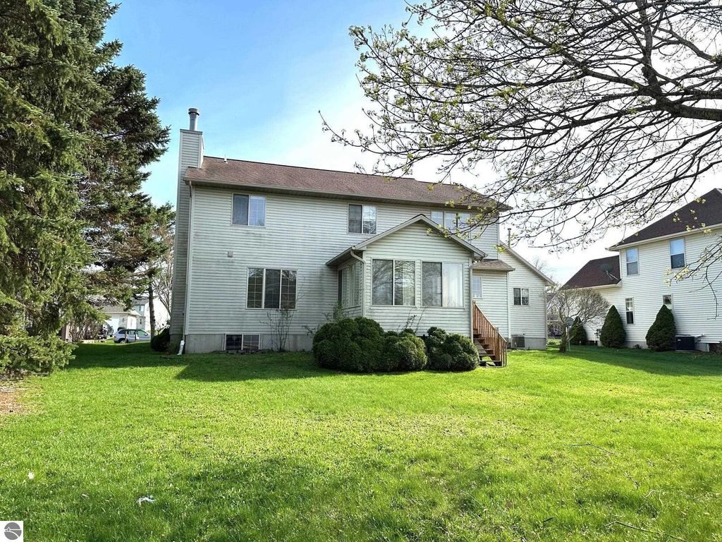 Image 52 of property listing at 1511 Eastpointe Drive, Mt Pleasant, MI 48858