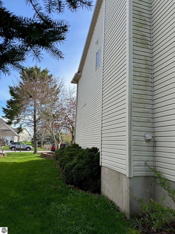 Image 53 of property listing at 1511 Eastpointe Drive, Mt Pleasant, MI 48858