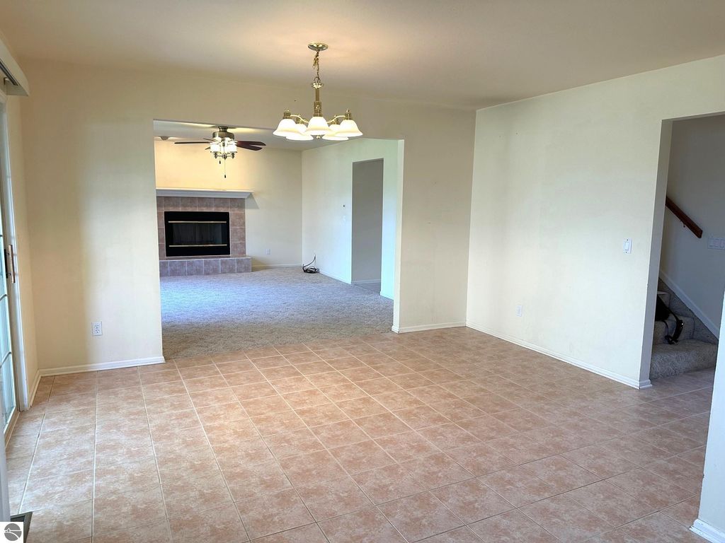 Image 6 of property listing at 1511 Eastpointe Drive, Mt Pleasant, MI 48858