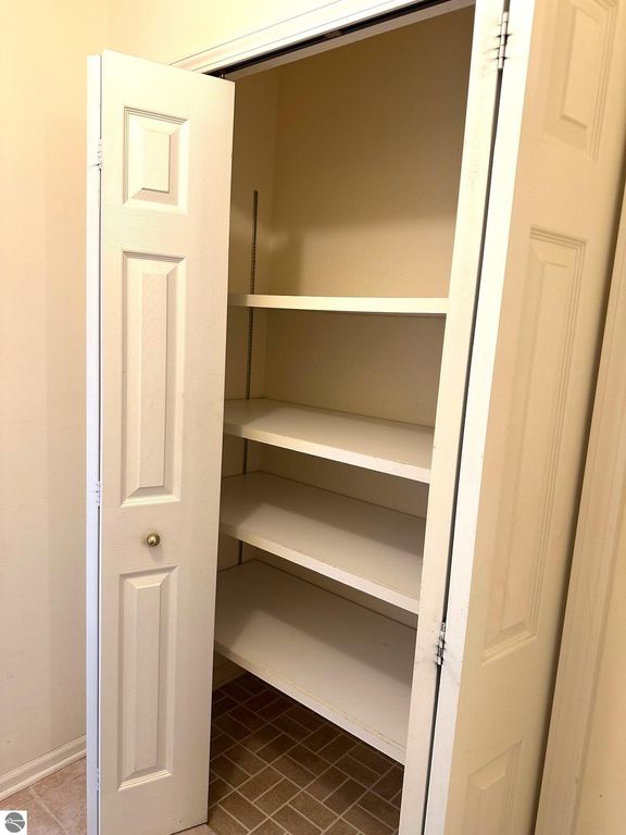 Image 9 of property listing at 1511 Eastpointe Drive, Mt Pleasant, MI 48858