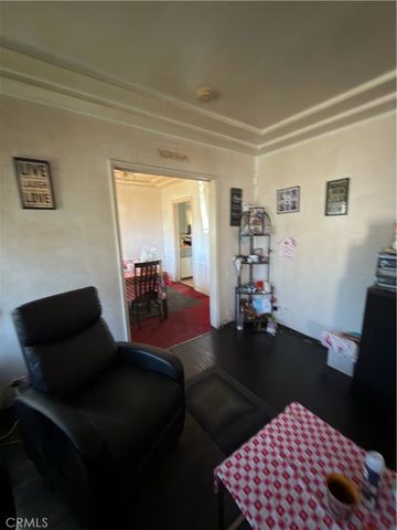 1445 104 st, Los Angeles, CA 90047