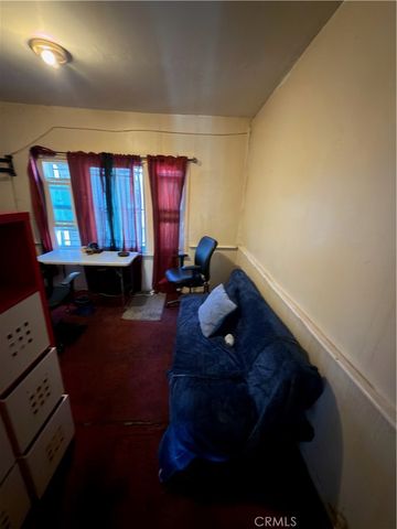 1445 104 st, Los Angeles, CA 90047