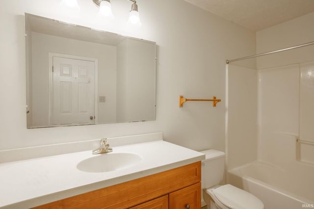 3200 E John Hinkle Pl Apt C, Bloomington, IN 47408