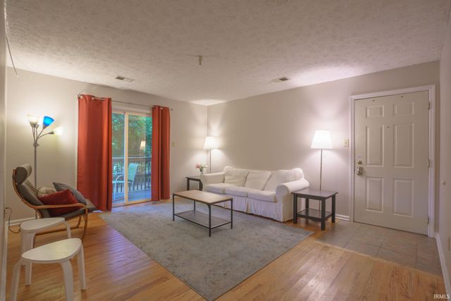 3200 E John Hinkle Pl Apt C, Bloomington, IN 47408