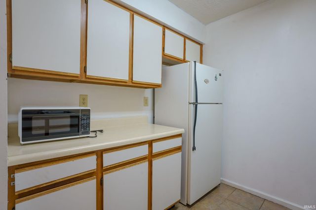 3200 E John Hinkle Pl Apt C, Bloomington, IN 47408