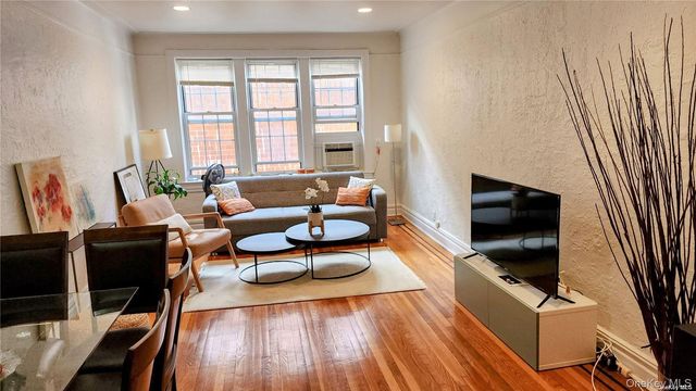 4 Maple Drive 6H, Great Neck, NY 11021