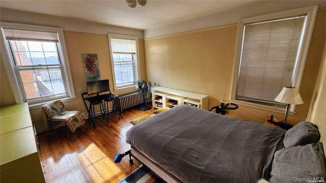 4 Maple Drive 6H, Great Neck, NY 11021