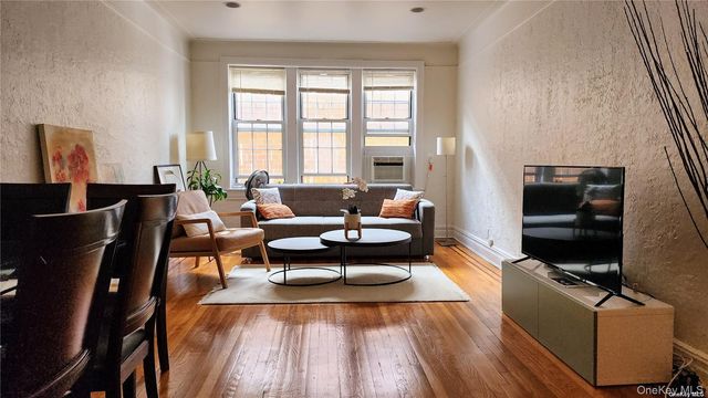 4 Maple Drive 6H, Great Neck, NY 11021