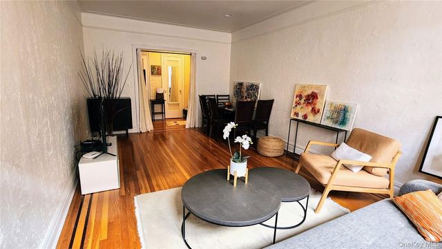 4 Maple Drive 6H, Great Neck, NY 11021